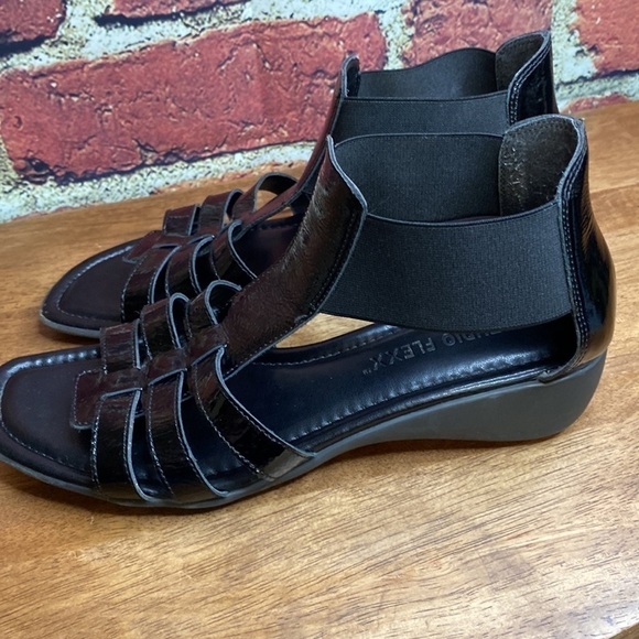 The Flexx Band Together Black Gladiator Strap Patent Leather Sandals Sz 7.5 - Picture 9 of 17